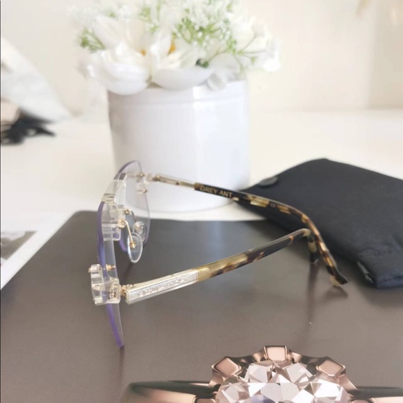 Grey Ant sunglass for Sale - Picture 3 of 7